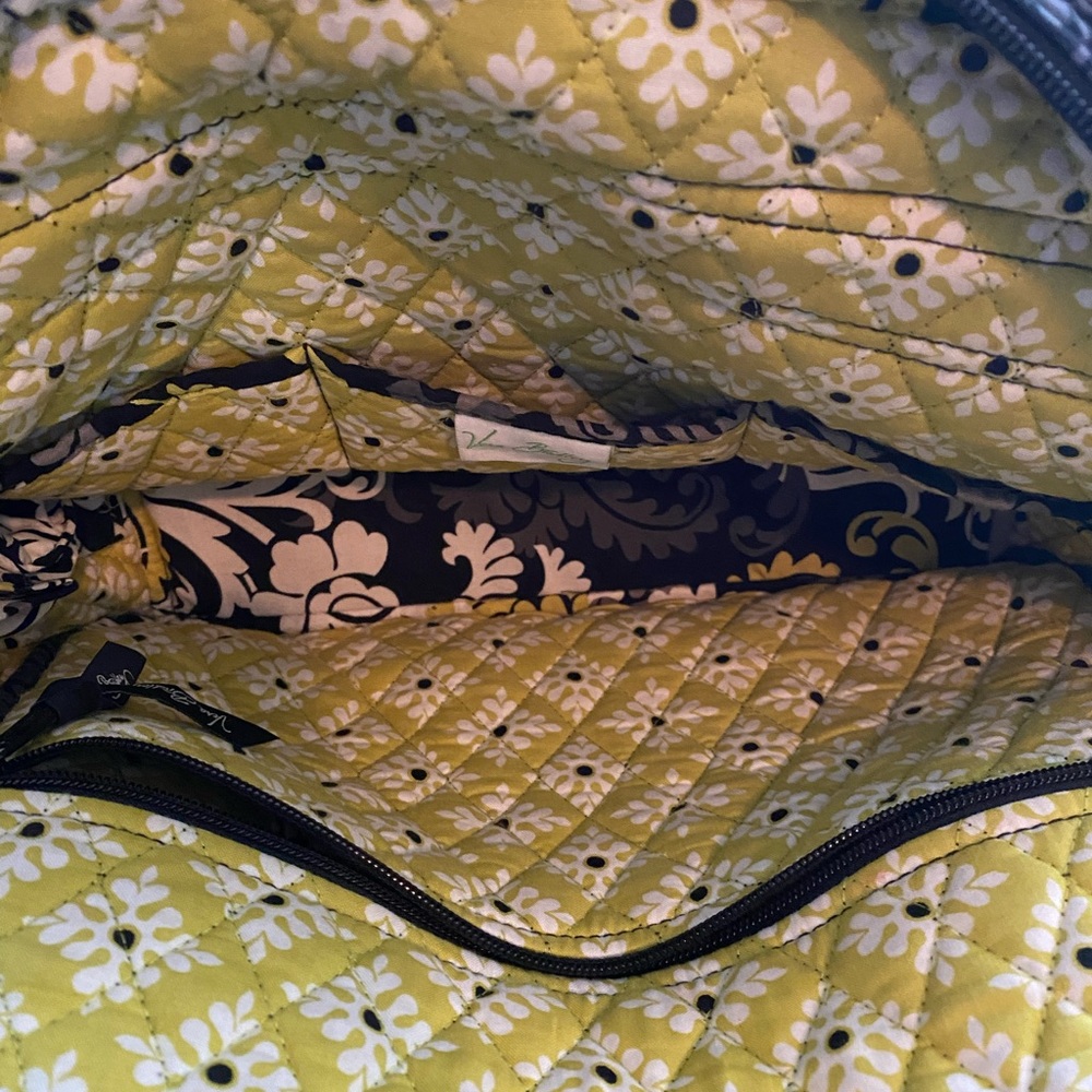 Vera Bradley Bowler Bag. Great condition. Lots of pockets. Smoke free home. - Picture 5 of 7